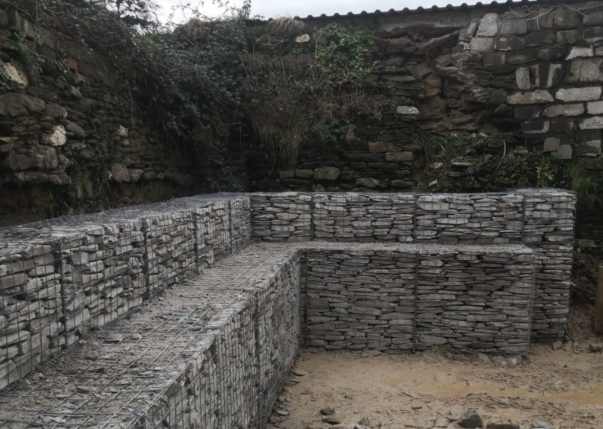 Gabion facing and fill (option 1)