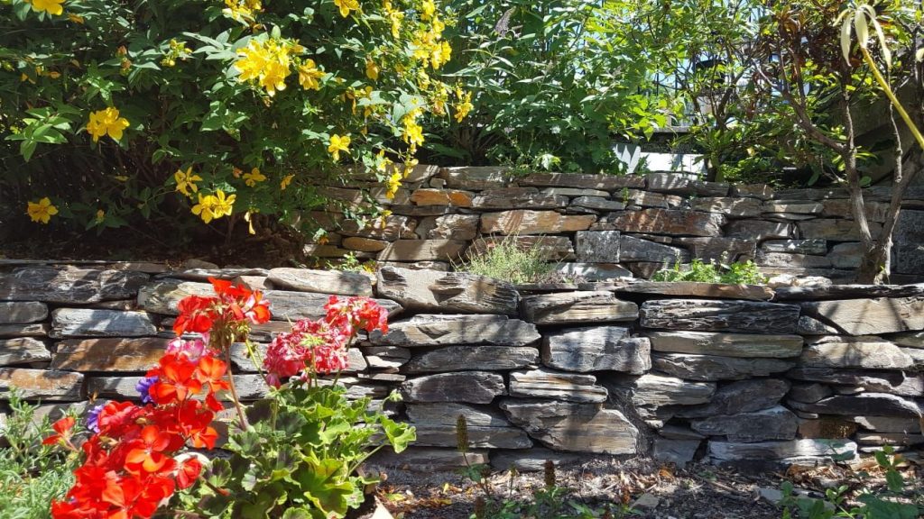 Garden Hedging Stone